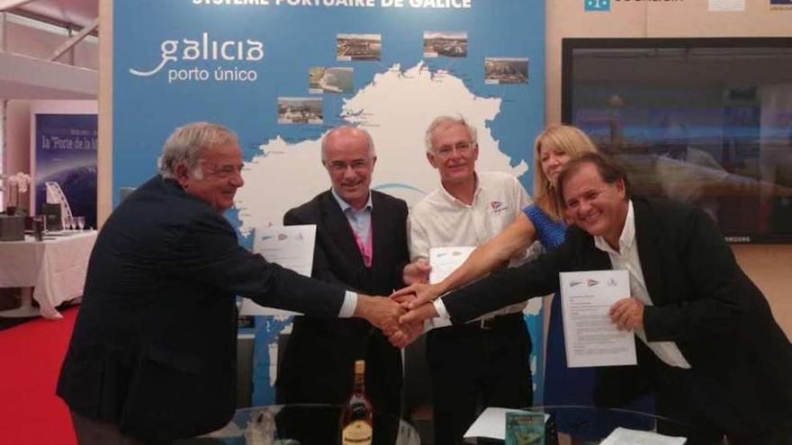 Firma del convenio entre el Yacht Club Classique (Francia) y Asociación Galega de Barcos Clásicos.