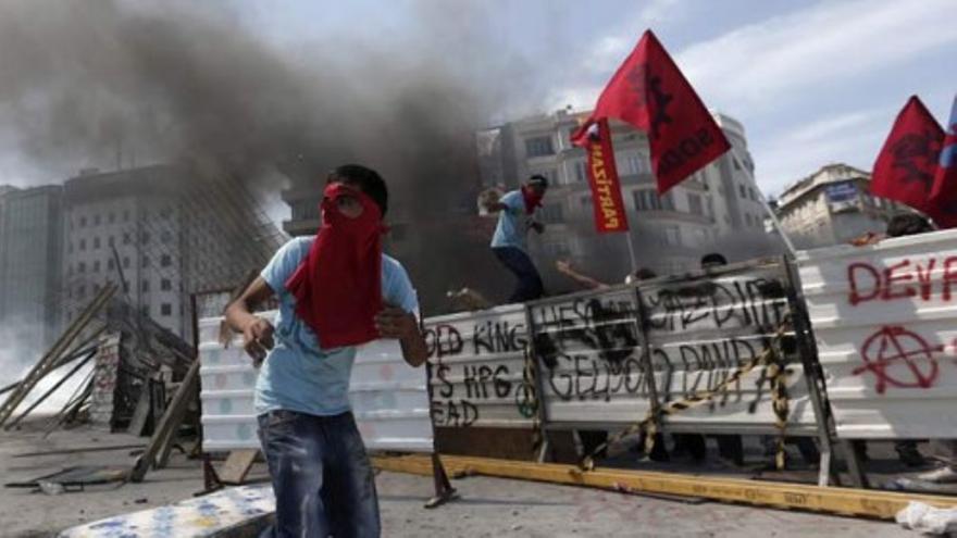 La Plaza Taksim continúa en pie de guerra