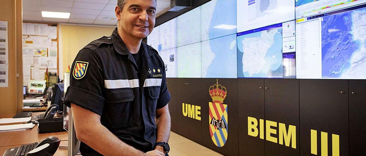 Olaf Clavería, en el centro de operaciones del cuartel general de la UME en Bétera.