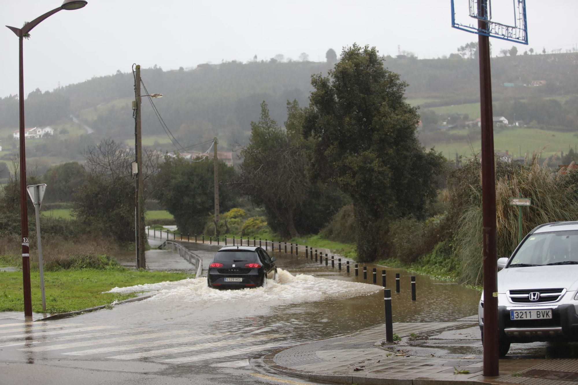 En imágenes: La segunda jornada del temporal azota Gijón