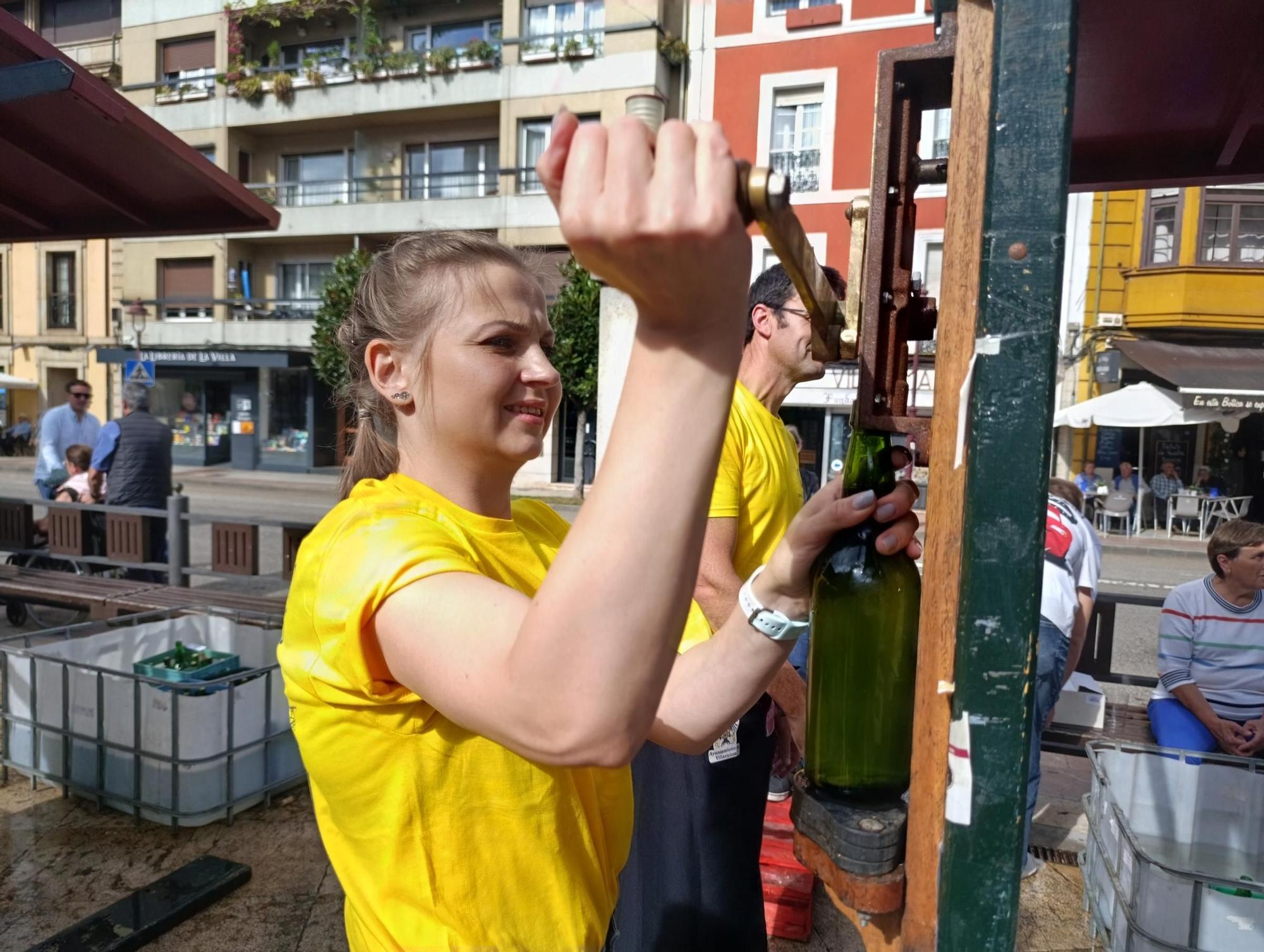Héctor García, de Llanes,  gana la "champions" de la sidra casera en Villaviciosa