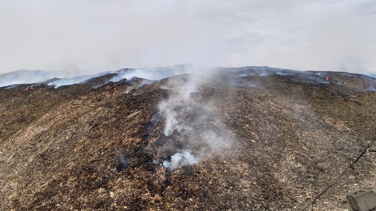 Incendio en la planta de reciclaje de Requena.