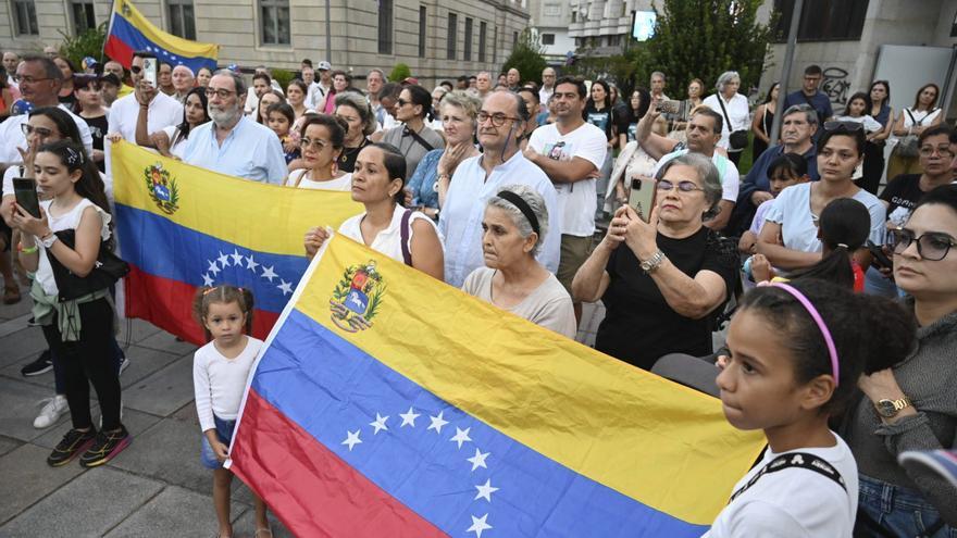 Casi 400 pontevedreses emigran cada año al extranjero: el censo total roza los 20.000