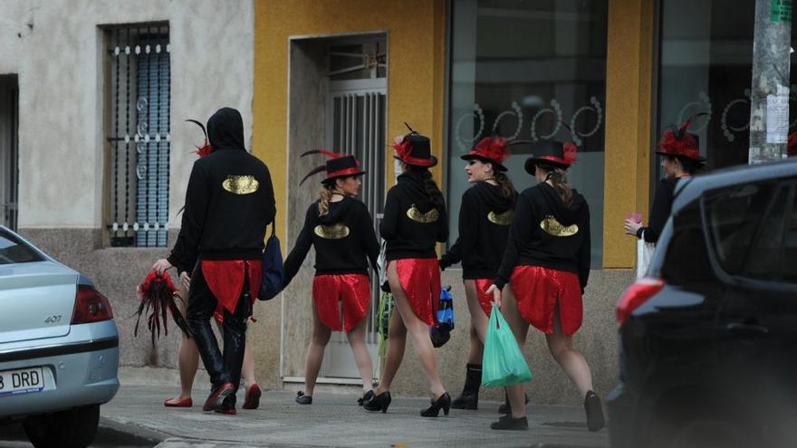 Desfile de carnaval en Llano de Brujas