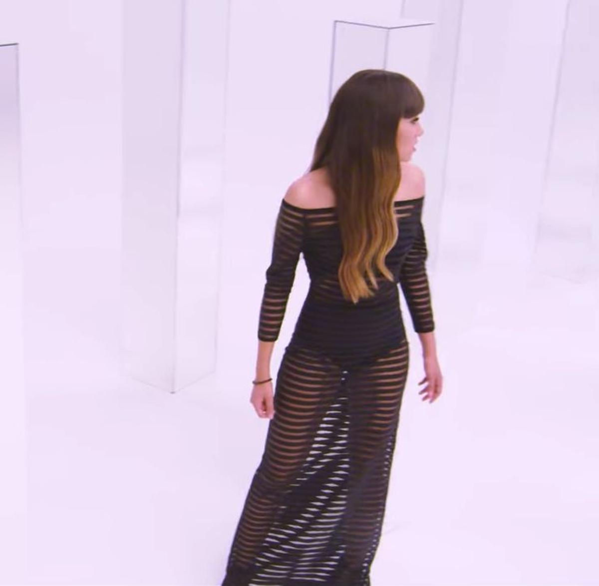 El vestido negro de Dolores Cortés de Aitana en su clip Teléfono