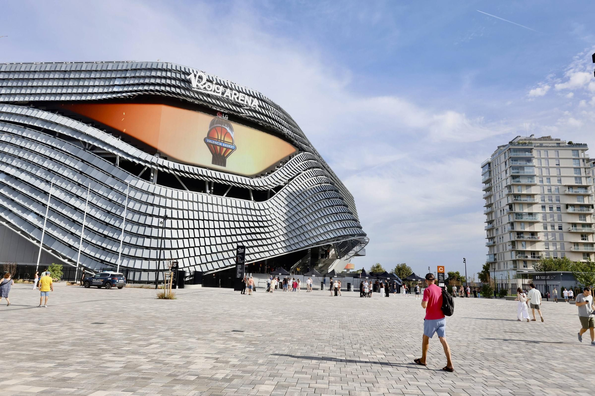 La afición del Valencia Basket visita el Roig Arena