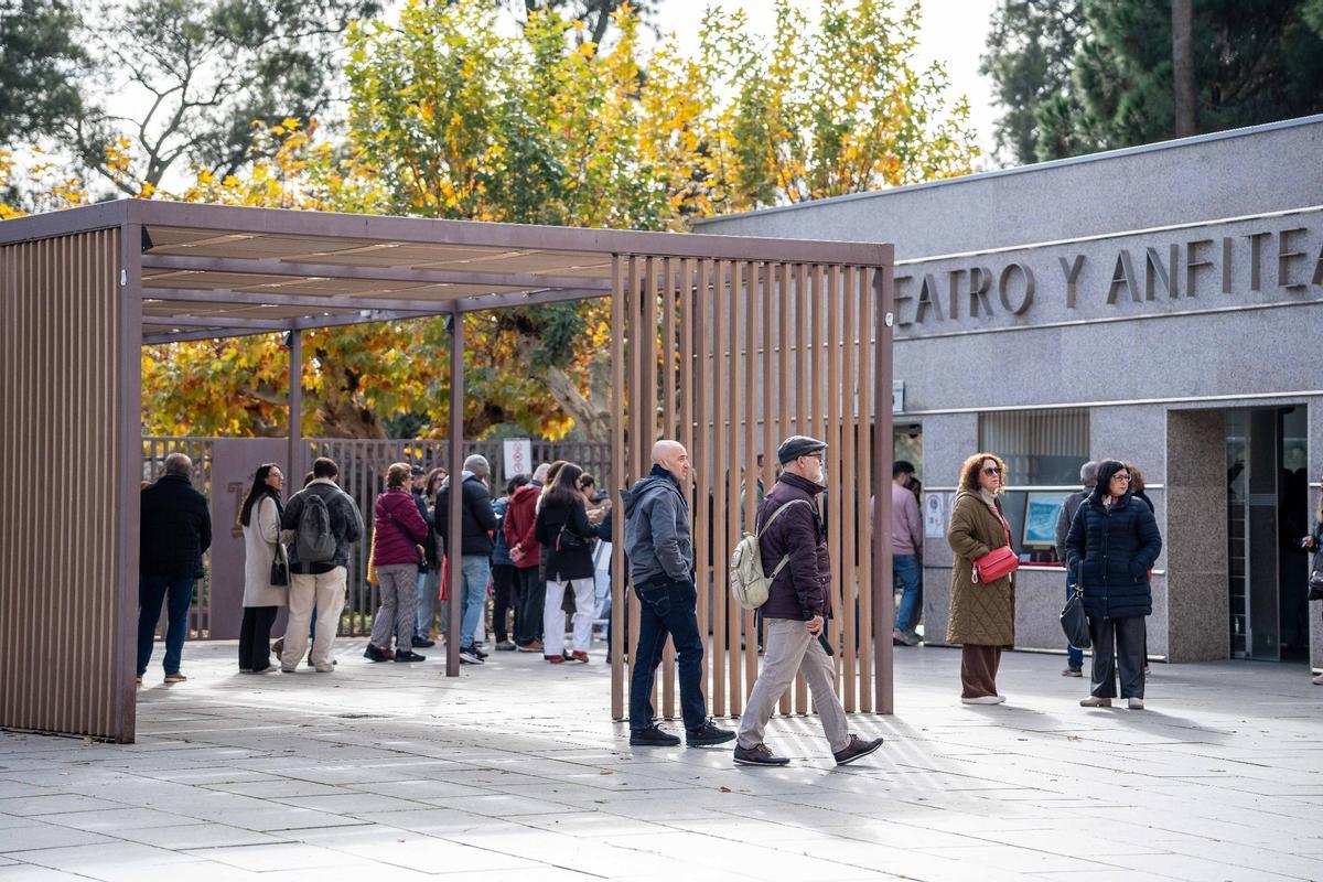 Turistas visitando los monumentos extremeños.