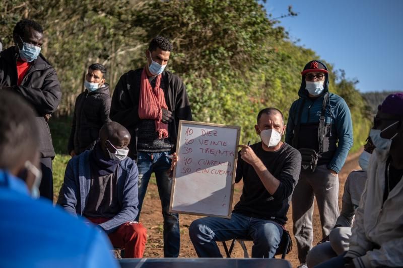 Voluntarias de Educación ayudan a migrantes en Las Raíces