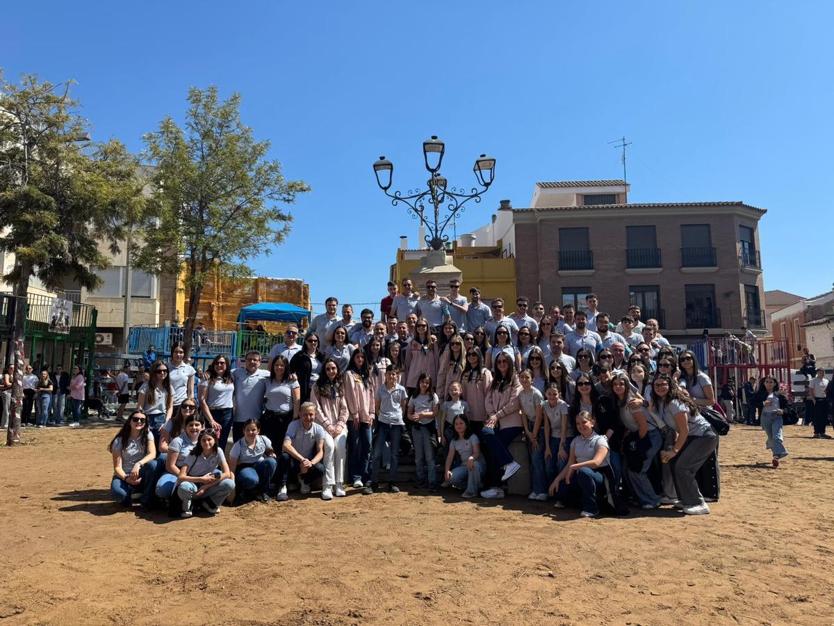 Un año más, la comisión de las patronales de Sant Vicent de la Vall d'Uixó inicia sus fiestas en la plaça dels Xorros.