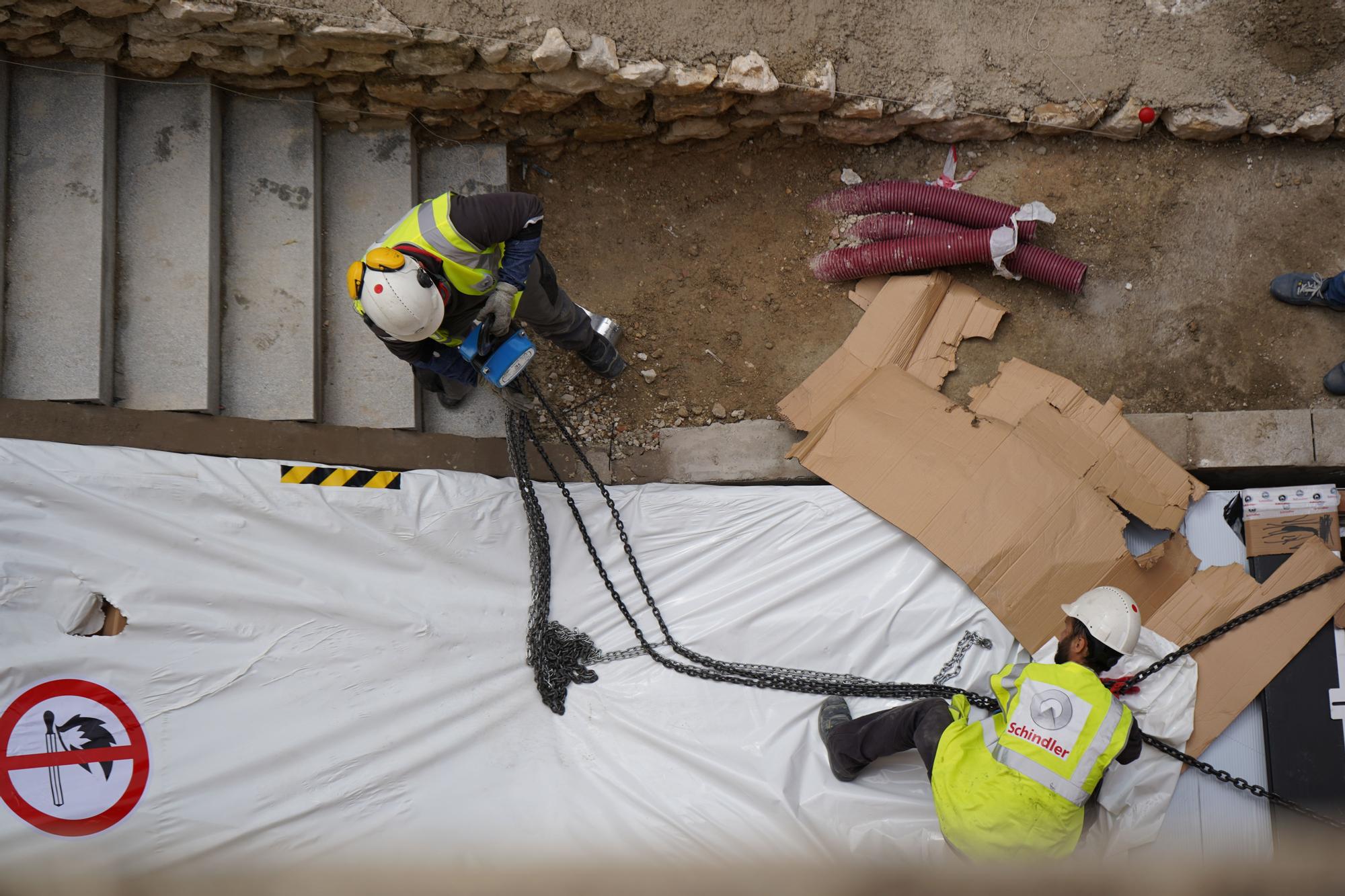 Inician el montaje de las escaleras mecánicas del Mercat de Ontinyent