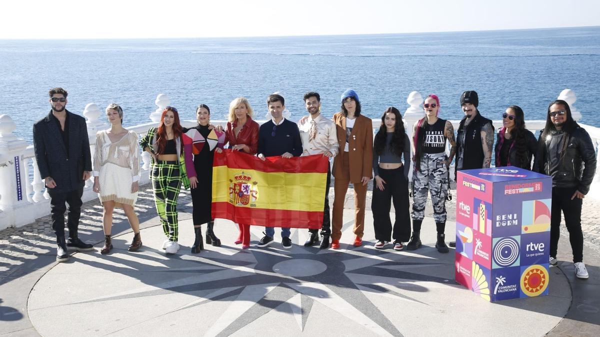 Los finalistas del Benidorm Fest 2023 en el mirador del Balcón del Mediterráneo de Benidorm