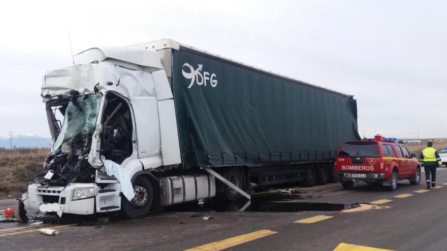 Una nueva colisión en la N-232 deja un camionero lesionado