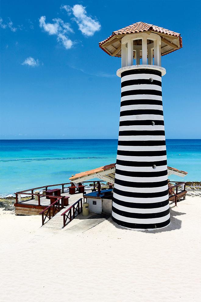 Faro en la playa de Bayahibe