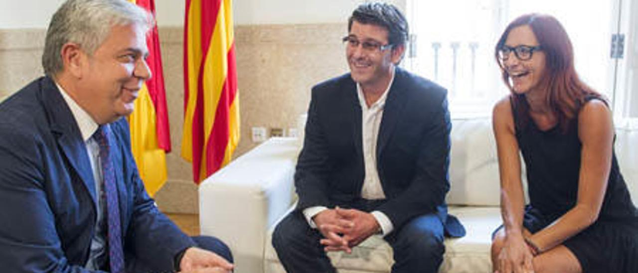 Juan José Medina, presidente en funciones, Jorge Rodríguez y Maria Josep Amigó, ayer.