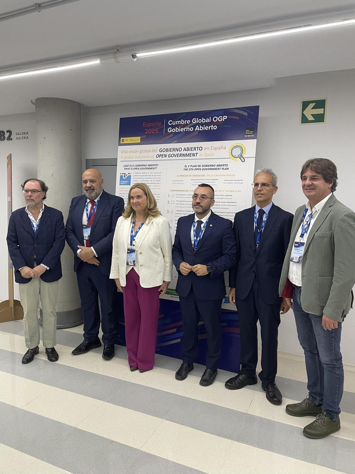 Benlloch, con otros participantes en la cumbre.