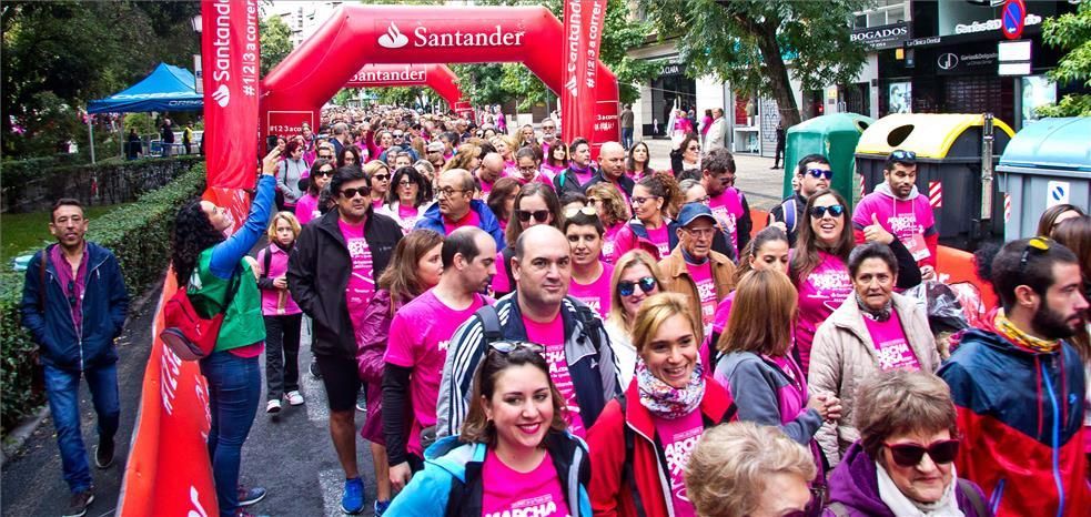 Las imágenes de la marcha y la carrera rosa de Cáceres