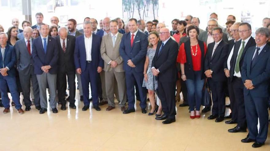 Foto de familia de los empresarios que asistieron al acto.