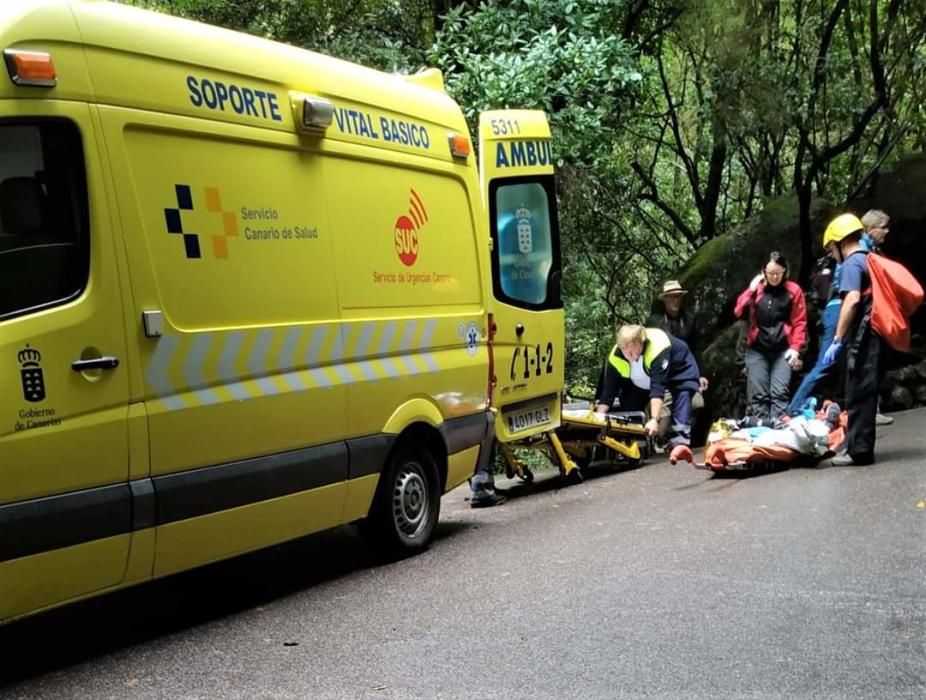 Laborioso rescate de la senderista.