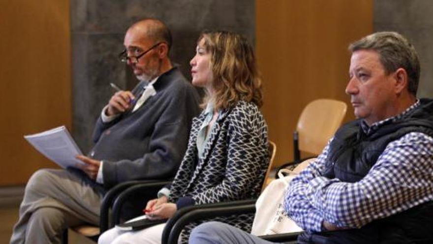 Natalio Grueso, Judit Pereiro y José María Vigil, en el juicio del &#039;caso Niemeyer&#039;.