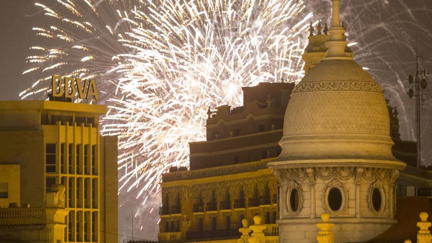 Programa completo de la mascletà y castillos de fuegos artificiales en Fallas