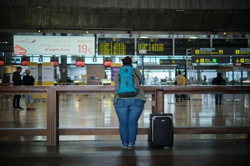 Crónica de la situación en el aeropuerto de Tenerife Norte Coronavirus COVID19  | 19/03/2020 | Fotógrafo: Andrés Gutiérrez Taberne