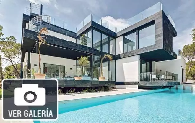 Vivienda semiflotante  en un pinar frente al mar