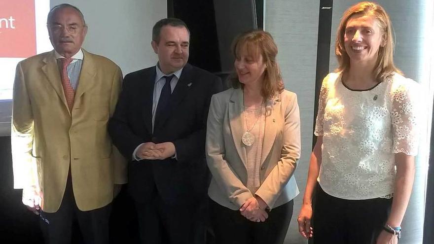 El gerente de supervisión del Grupo Aeropuerto de Ciudad de México, Eric Moreno; el director general de Minería y Energía, Isaac Pola; la directora general de Industria y Telecomunicaciones, Sandra Velarde, y la directora del Idepa, Eva Pando.