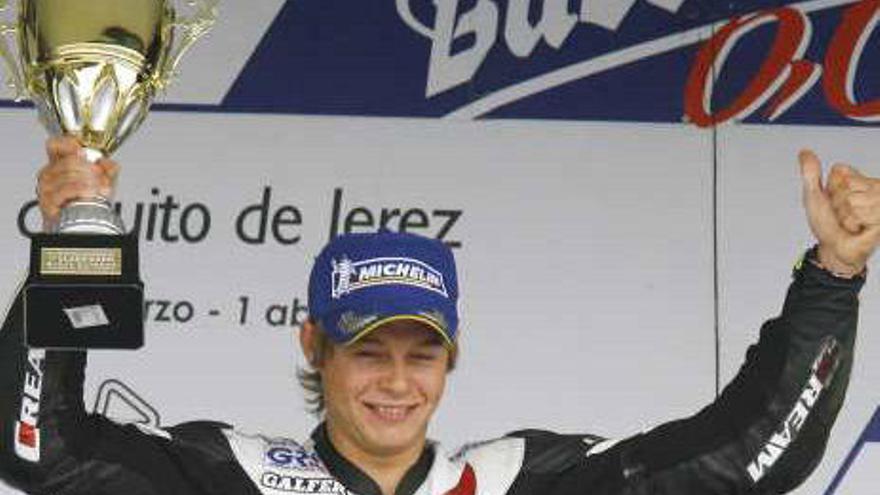 Kyle Smith sufrió ayer una caída en los libres del Gran Premio de Navarra