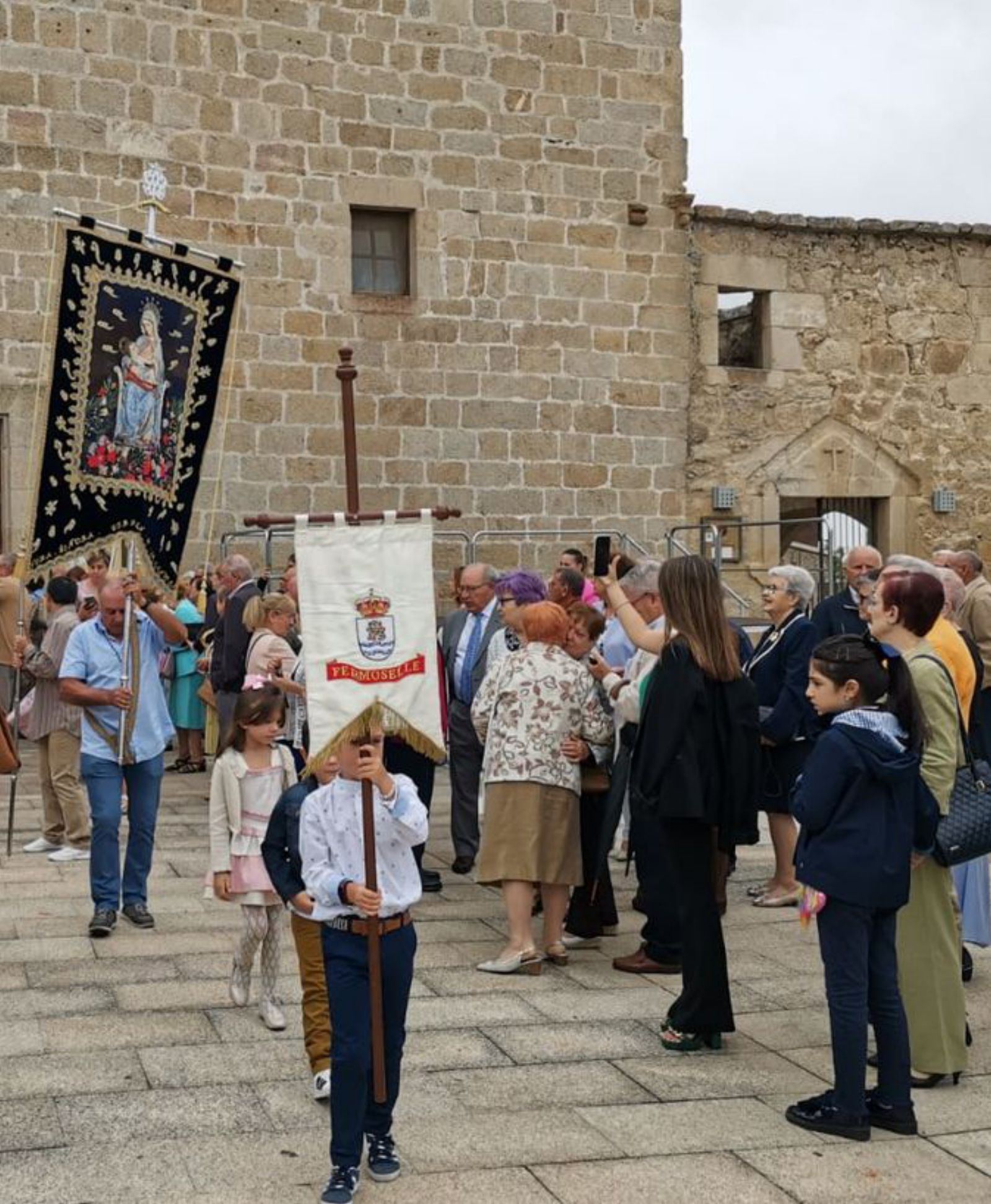 La Virgen de la Bandera reina en las calles de Fermoselle