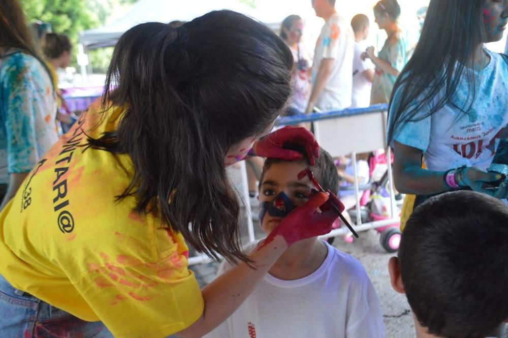 Un millar de personas disfrutan de los ''polvos holi'' en San Pedro