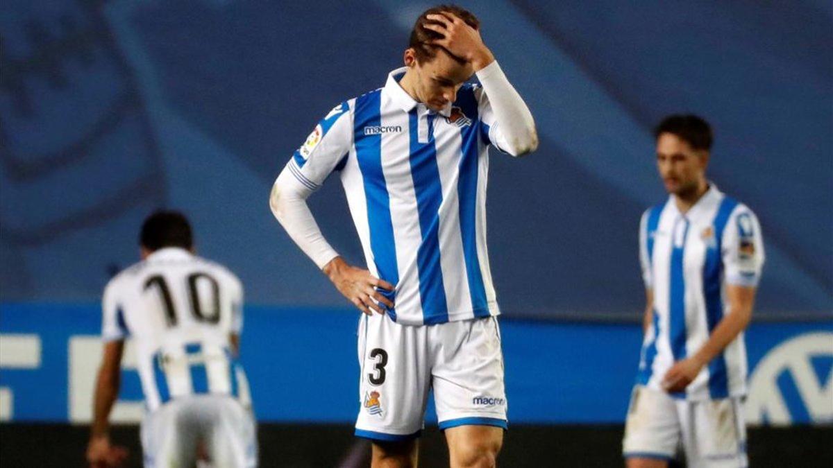 Los donostiarras, abatidos tras perder ante el Alavés