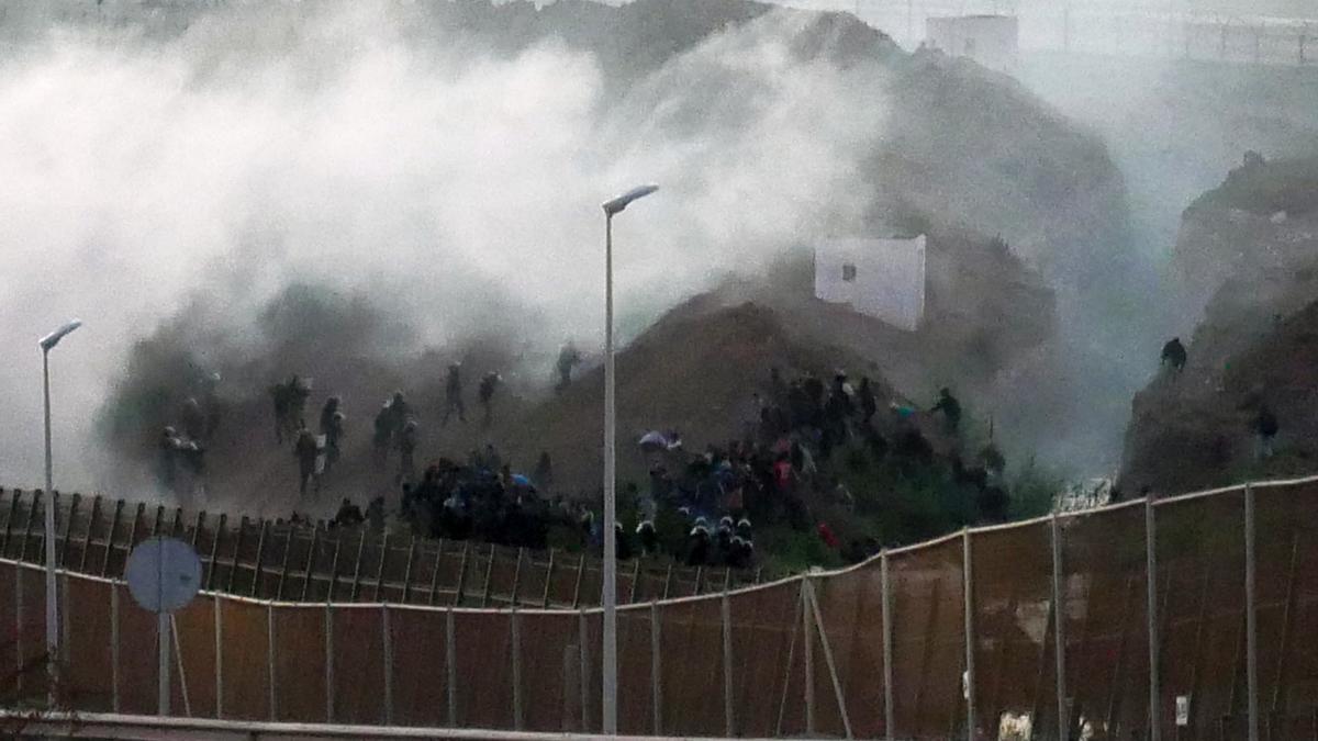 350 inmigrantes saltan la valla y llegan a Melilla