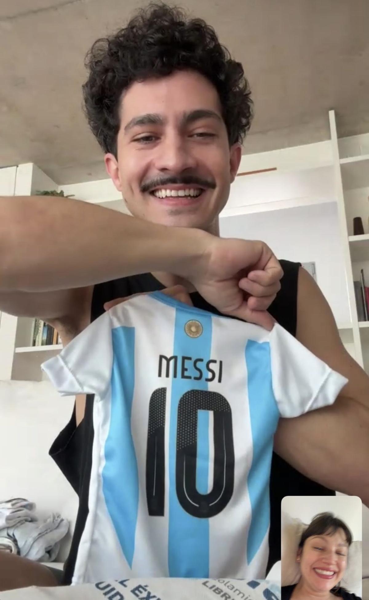 Videollamada entre los actores Úrsula Corberó y Chino Darín