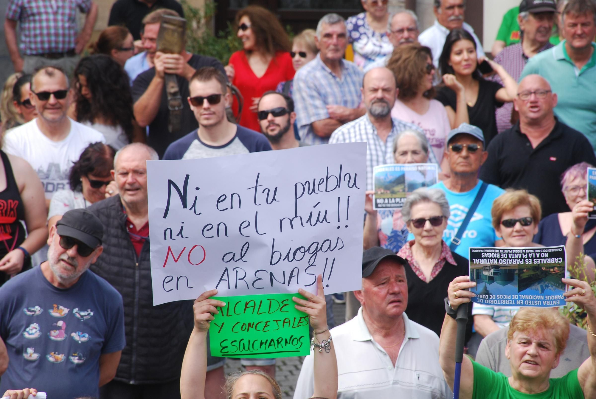 Manifestación contra la planta de biogás en Arenas de Cabrales