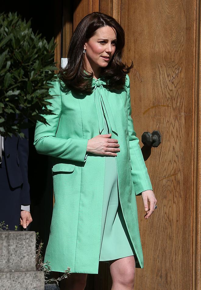 Kate Middleton en Londres con abrigo de Jenny Packham