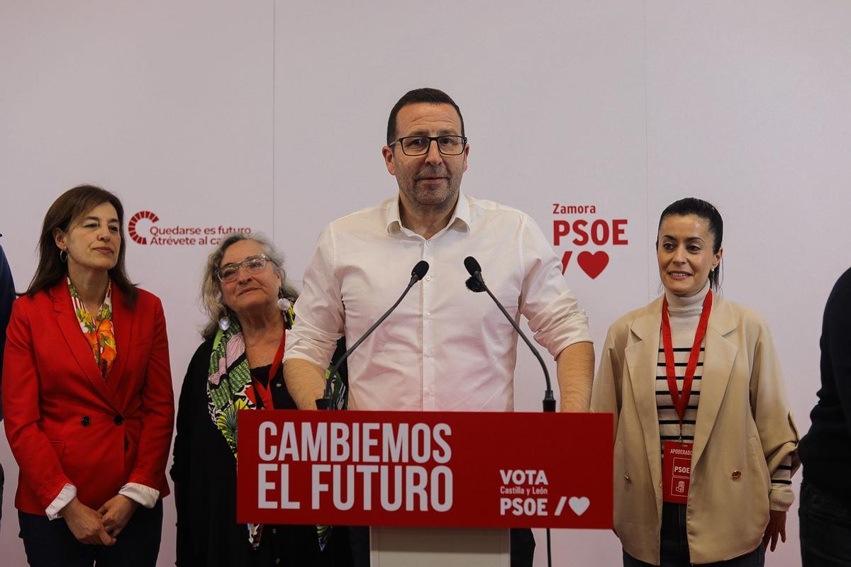Elecciones en Castilla y León: Los socialistas de Zamora celebran que revalidan sus tres procuradores Elecciones en Castilla y León: Los socialistas de Zamora celebran que revalidan sus tres procuradores