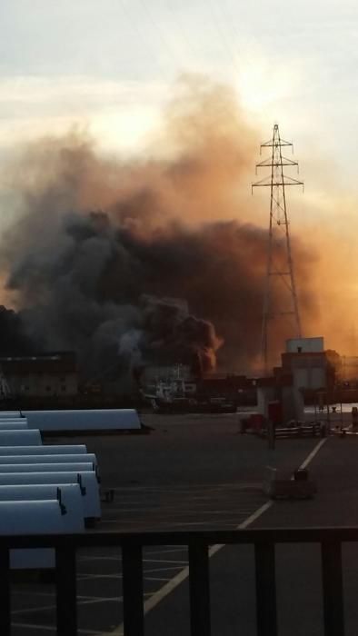 Incendio en la antigua fábrica de hielo de Avilés