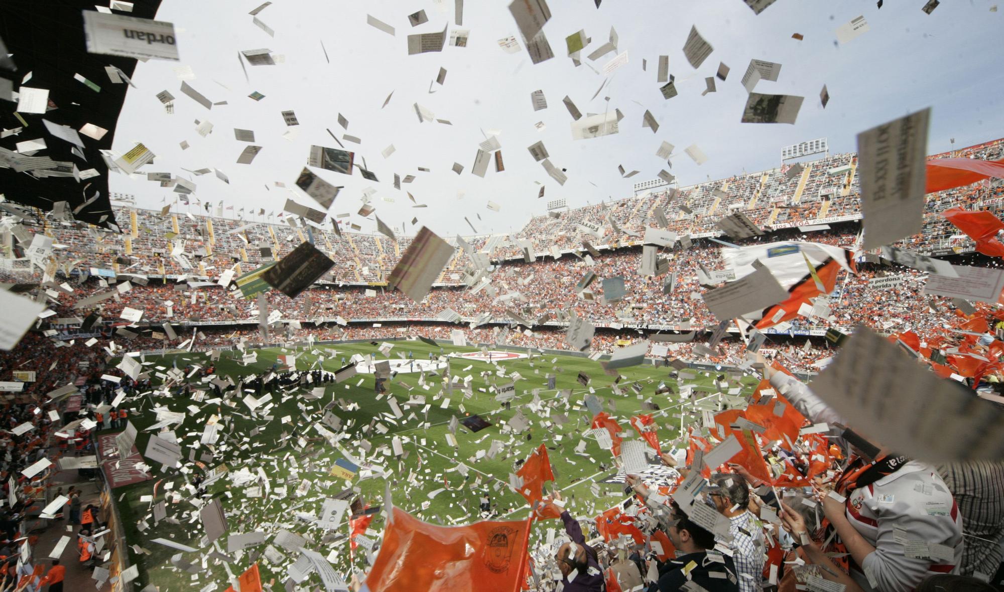 Históricos momentos mágicos de la grada de  Mestalla que pronto volverán