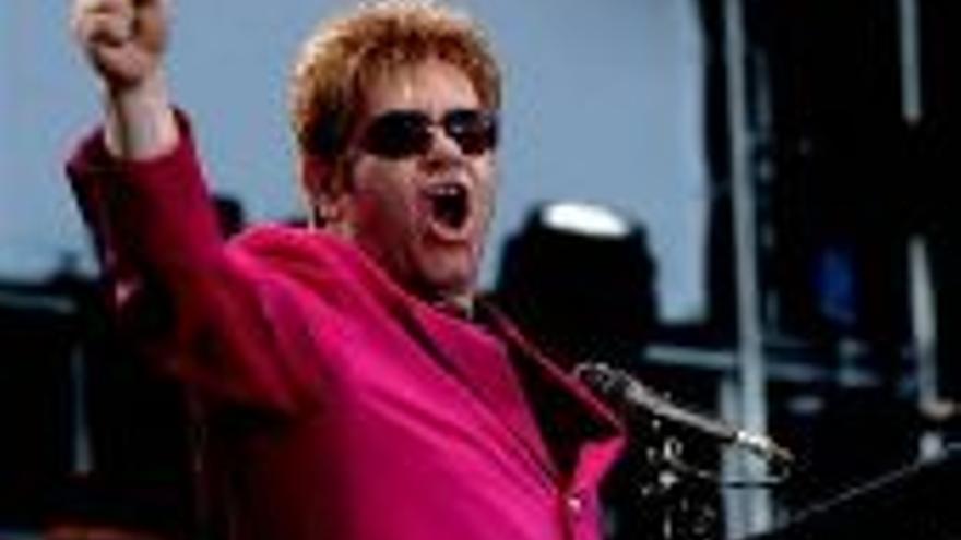 Elton John subasta objetos de su casa por 2 millones de €