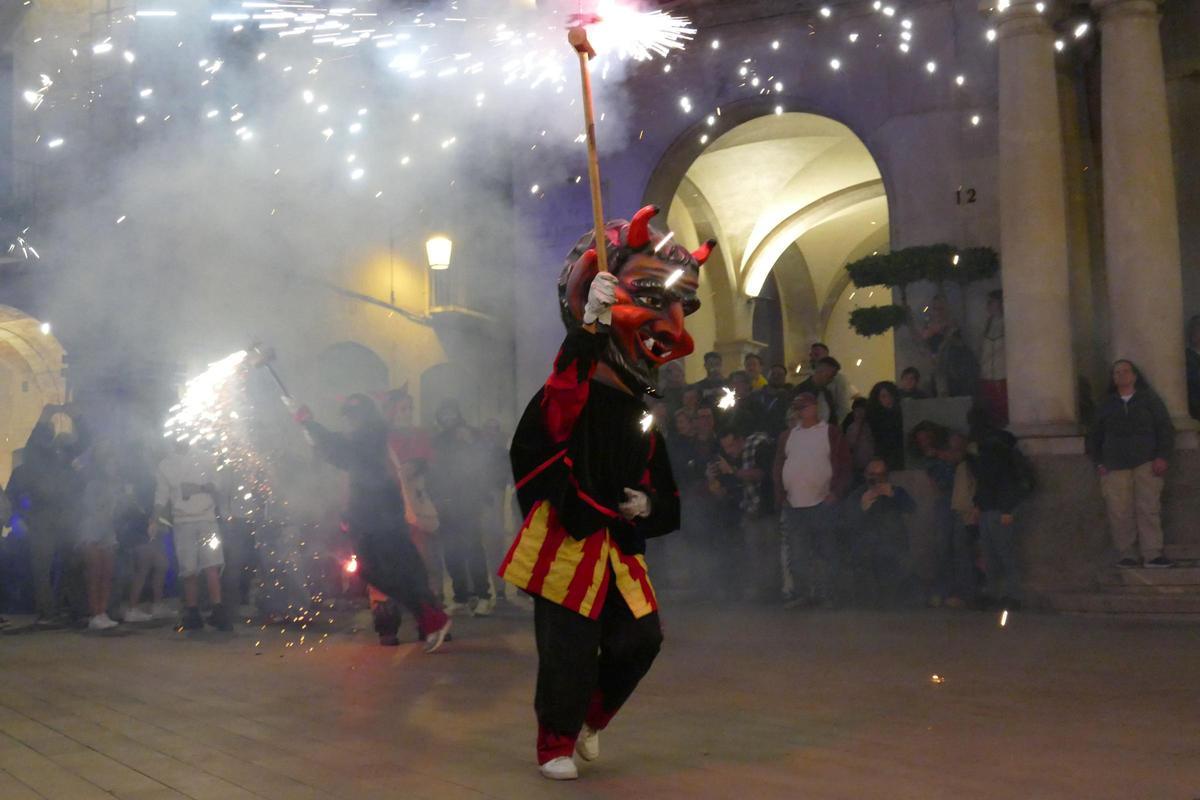 EN IMATGES | L'Entxipa't i la Diabòlica encenen la primera jornada de les Fires i Festes de la Santa Creu