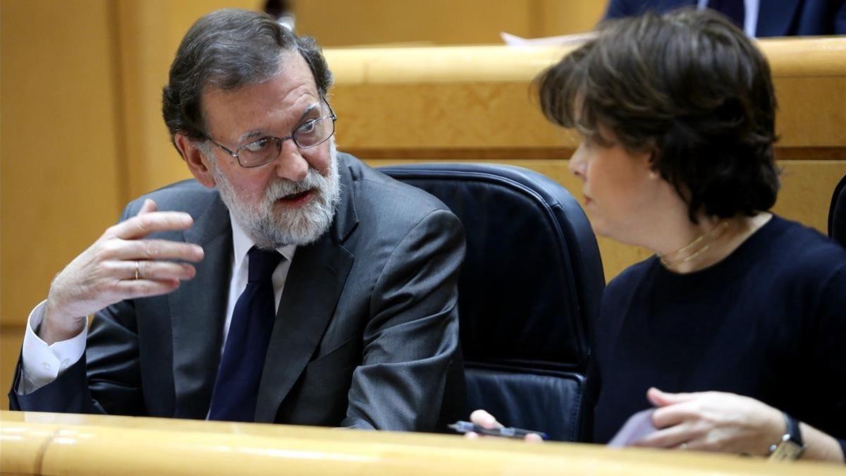 Mariano Rajoy y Soraya Sáenz de Santamaría, en el Senado.