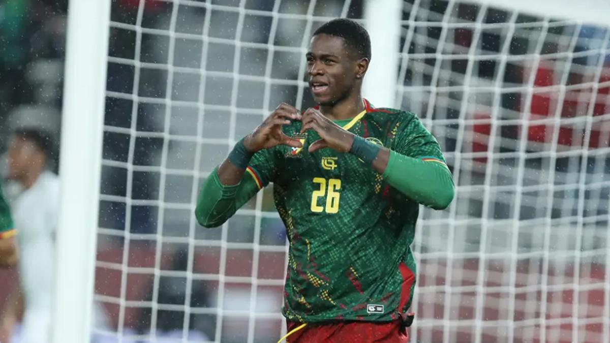 Kofane, celebrando un gol con Camerún