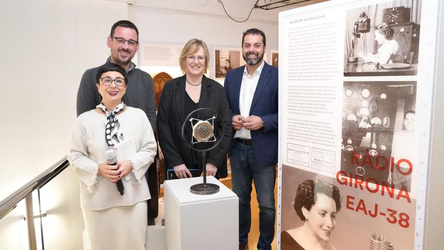 El Museu d’Història de Girona rep el micròfon per on van parlar Carles Rahola, Francina Boris o Prudenci Bertrana