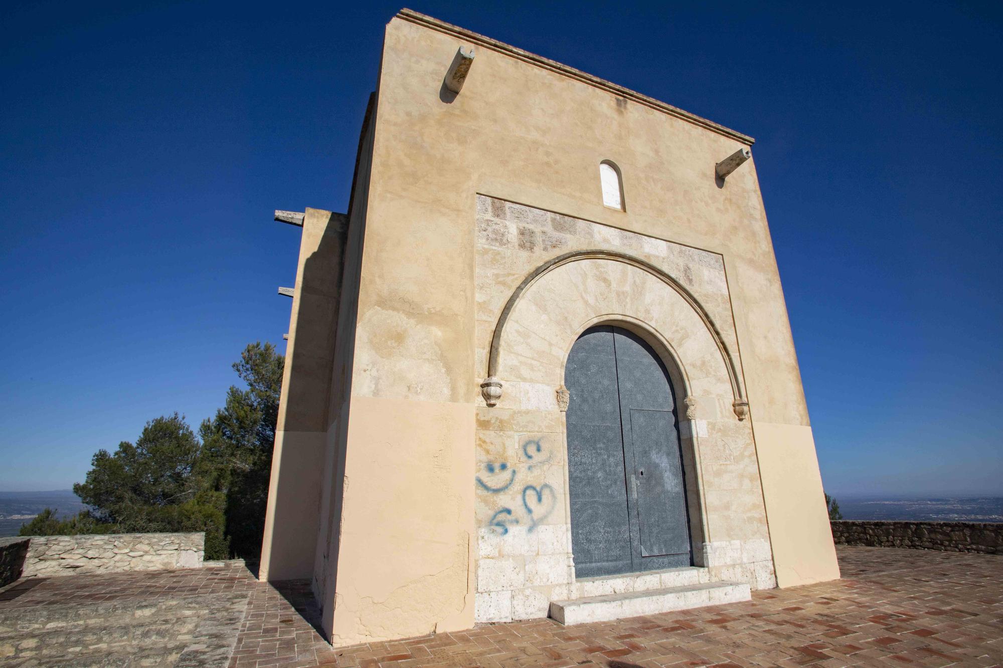 Repintan la ermita de Santa Ana para eliminar nuevas pintadas