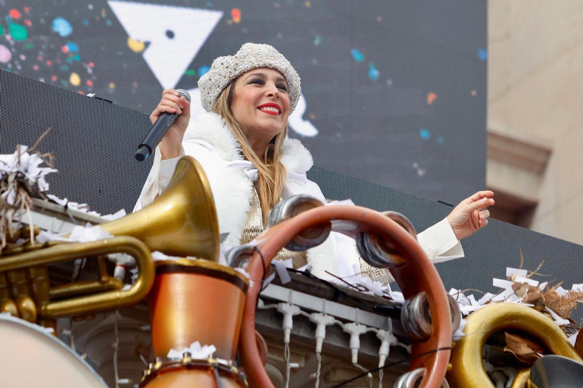 Miles de niños se adelantan a las campanadas con la 'Nochevieja infantil' de València