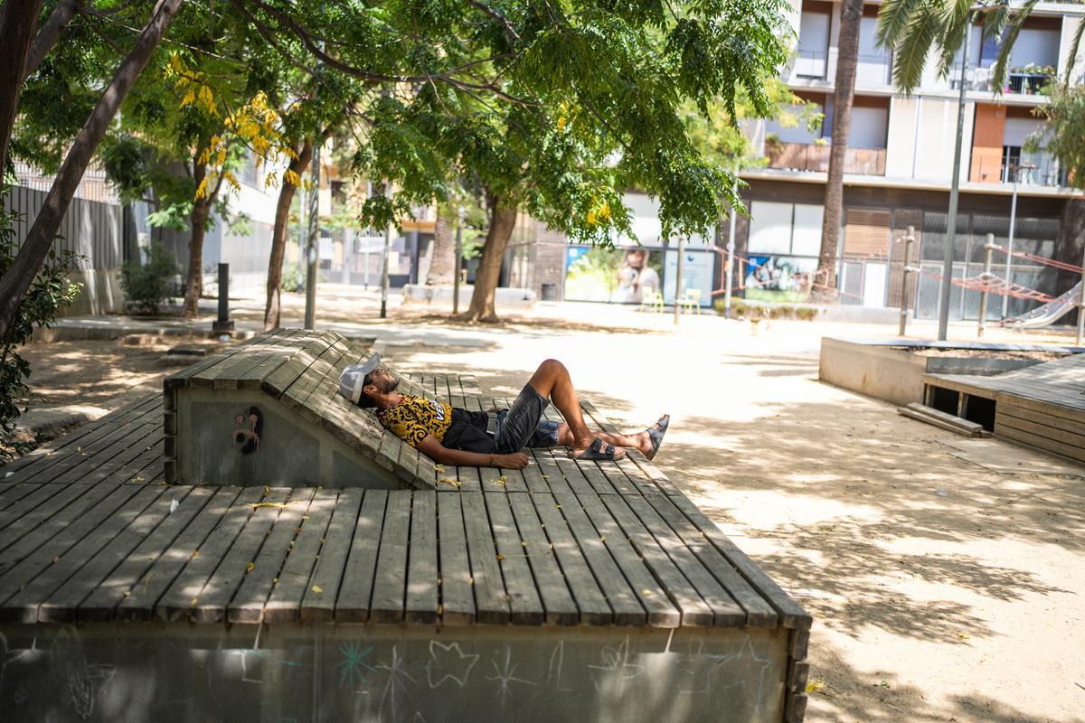 Siesta en plena canícula en los Jardins d'Emma.