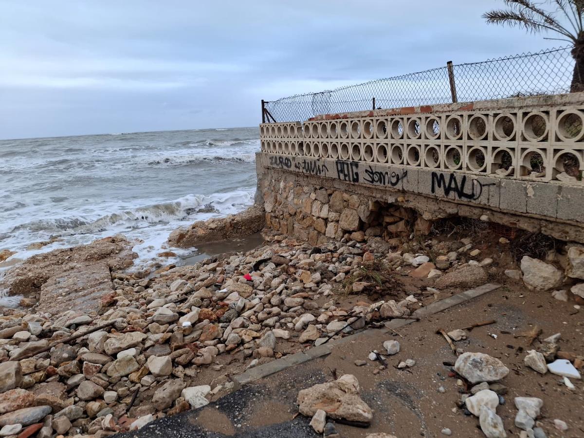 El estropicio del temporal Harry en las playas de Dénia y Xàbia (imágenes)