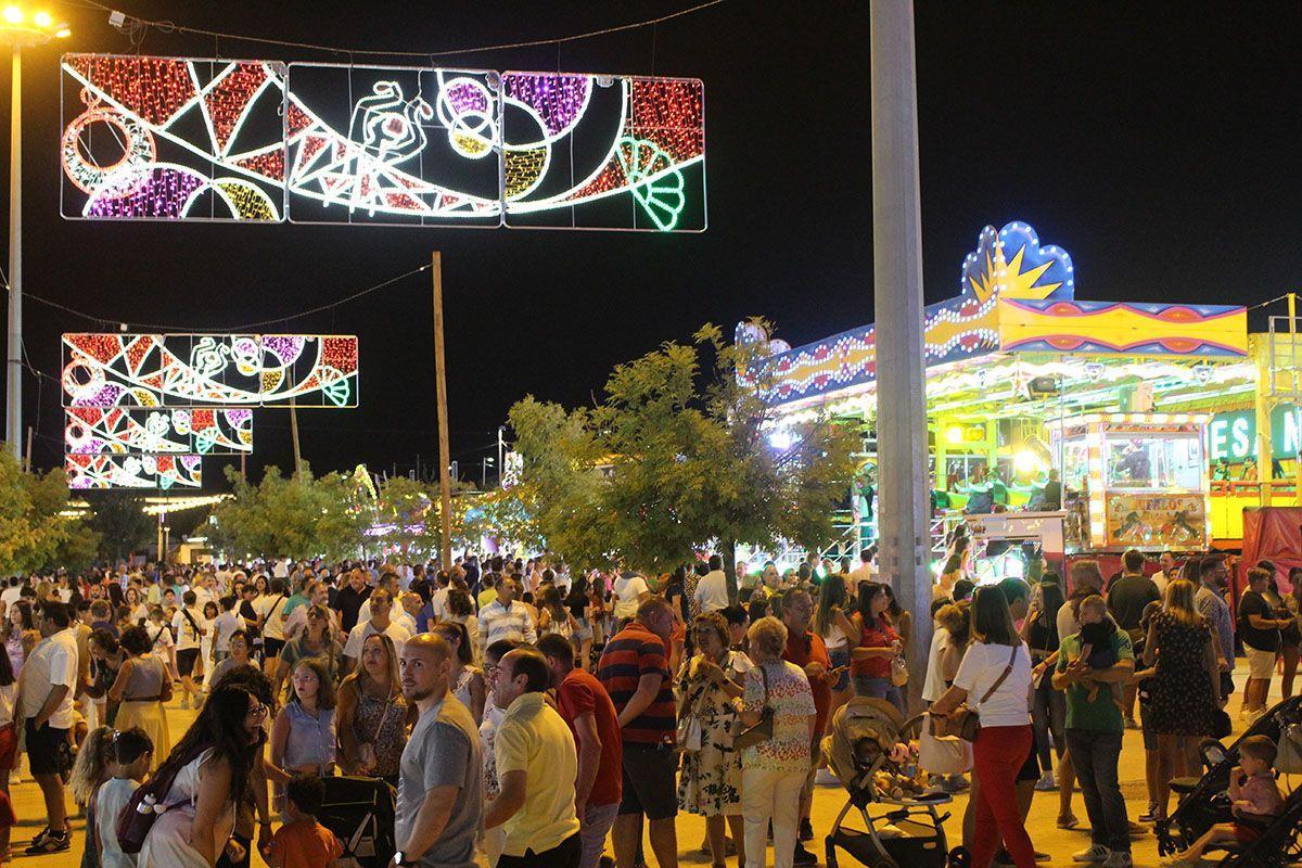 La Feria de Lucena, de noche, en el pasado 2022.