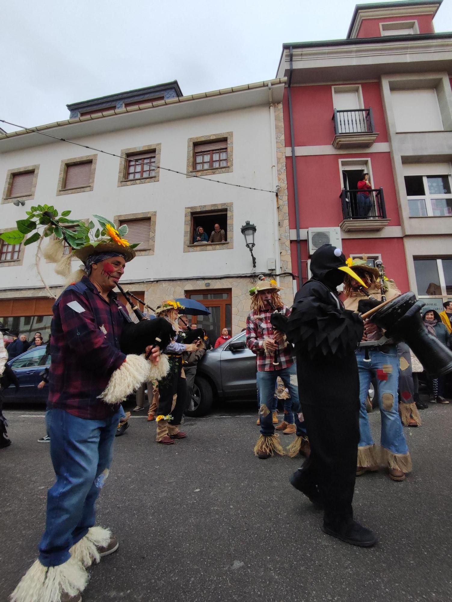 En imágenes: Las calles de Tapia se llenan para ver su vistoso desfile de Carnaval