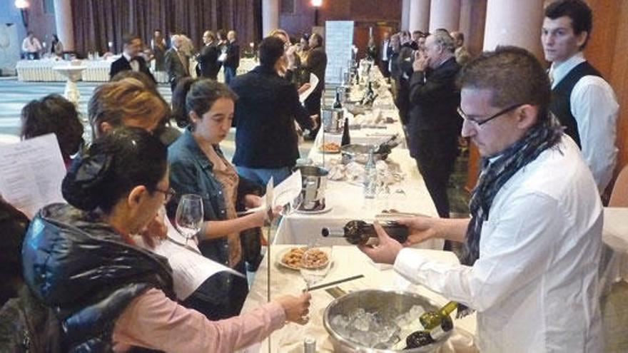 Mucha gente se dio cita para conocer los vinos de Rías Baixas.